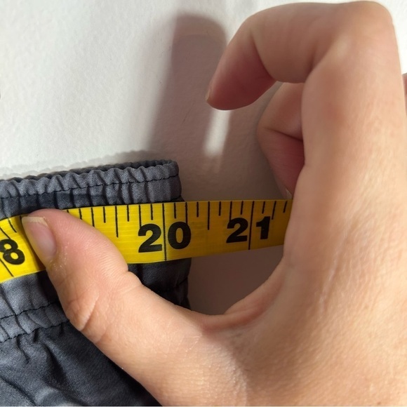 Under Amour Swim Shorts NWT XXL Bathing Trunks Gray Black Striped Men’s - Picture 5 of 8